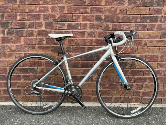 Vélo de route TREK LEXA - 47cm in Road in City of Montréal - Image 2