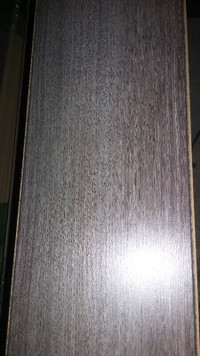 Laminated flooring /Plancher stratifié