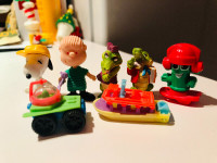 Lot of 7 Vintage Kinder Surprise Toys, including 2 Peanuts