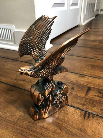 Vintage Eagle Figurine Lighter in Arts & Collectibles in Burnaby/New Westminster - Image 3
