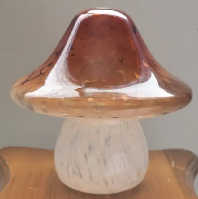 Tyresta Handblown Glass Mushroom LED Lamp in Indoor Lighting & Fans in Oshawa / Durham Region - Image 4