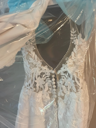 Beautifully Fitted Wedding Dress S8, View more