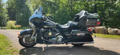 Flhtcu 2009 Très bien entretenue. Moteur refait à neuf à 70 000km chez Harley vision facture à l'app...