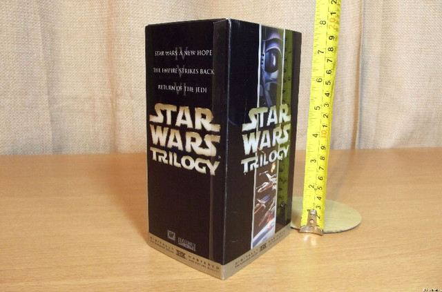 Star Wars Trilogy VHS (en anglais) dans Accessoires pour télé et vidéo  à Lanaudière - Image 3