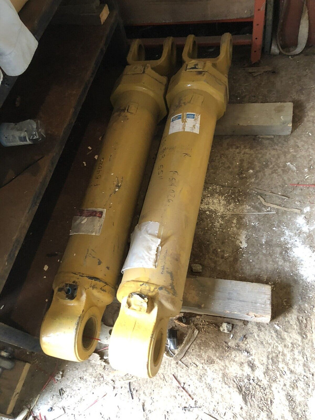 Cylindre hydraulique. 8’’  (caterpillar) dans Autres équipements commerciaux et industriels  à Saint-Hyacinthe