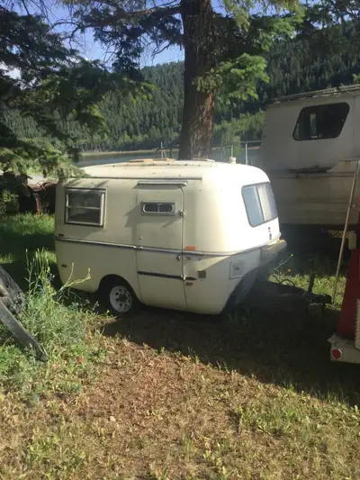 Boler trailer good shape needs detailed.has bathroom.