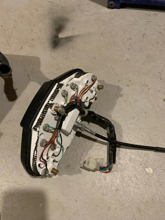 Ninja 250R cluster in Motorcycle Parts & Accessories in Hamilton - Image 3