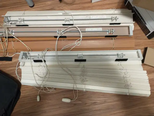 Stores imitation bois / Venitian Stores - Make an offer in Windows, Doors & Trim in Longueuil / South Shore - Image 5