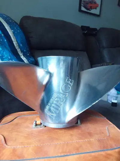 This is a used Quicksilver Mirage boat propeller, built for performance and durability. The prop is...