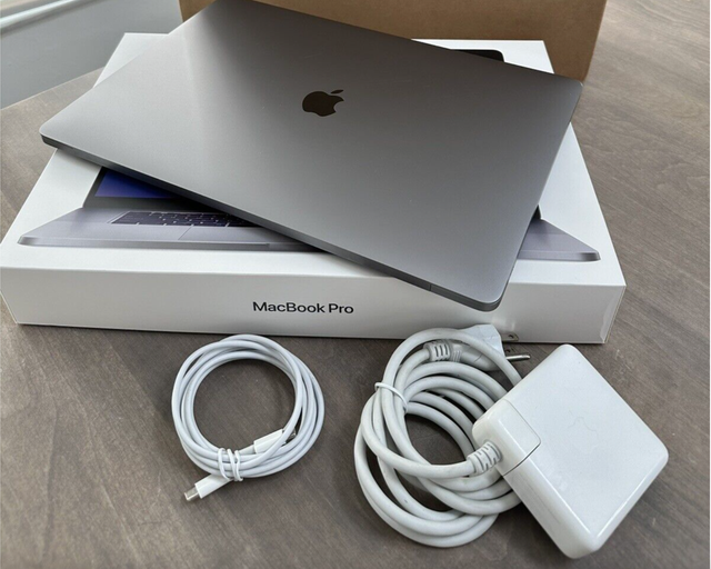 LOADED MINT 16" Apple MacBook PRO i9 8C 16GB 1TB SSD Software64744836242177120