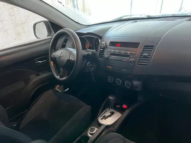 Automatic 4WD 2.4L Quebec inspection or EXPORT64959945369986123