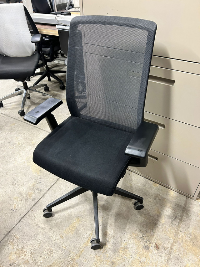 Haworth Very Task Chair! in Chairs & Recliners in Mississauga / Peel Region - Image 2