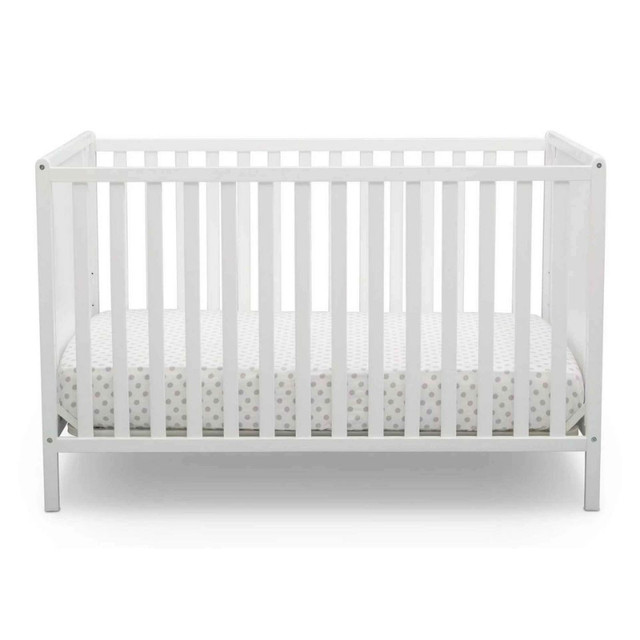 Delta Children Kendrick 5- in-1 Convertible Crib in Cribs in Markham / York Region - Image 2