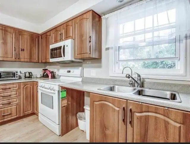 BEDROOM AVAILABLE IMMEDIATELY IN WELLAND