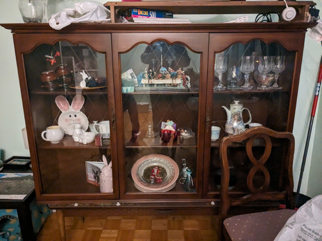 Wooden cabinet with glass doors in Hutches & Display Cabinets in City of Toronto - Image 3
