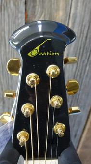 Rare Ovation Celebrity Deluxe Acoustic / Electric Guitar