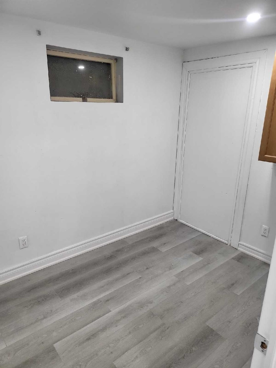 Basement for rent close to Clarkson GO station 4