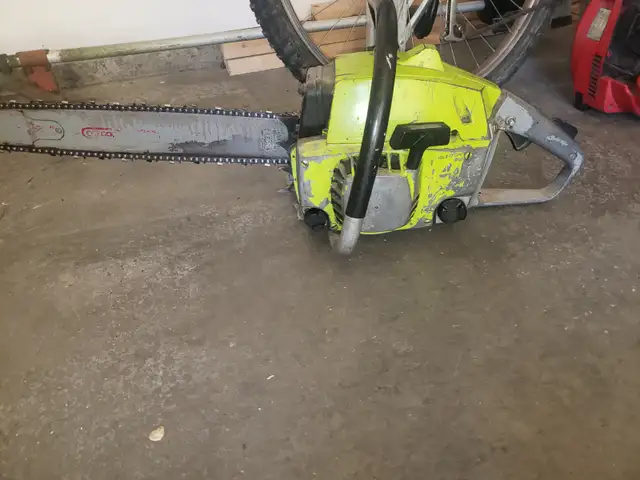 POULAN 4200 COUNTERVIBE CHAINSAW in Power Tools in Kelowna - Image 2