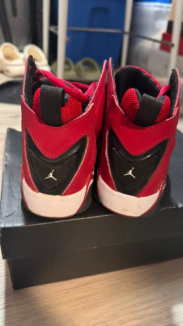 Air Jordan True Flight Red Basketball Shoes in Women's - Shoes in Kitchener / Waterloo - Image 3