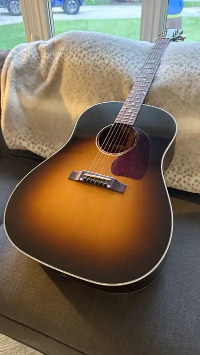 Gibson j45, View more