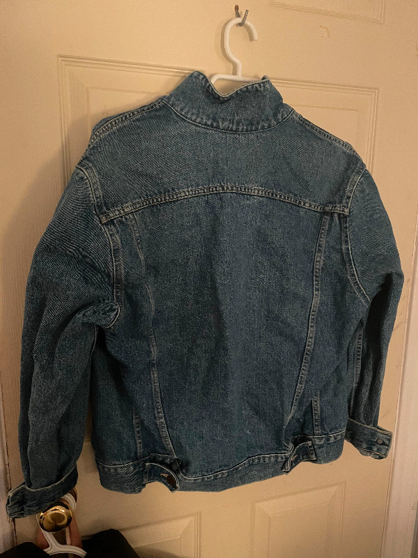 Guess Jean Jacket in Women's - Tops & Outerwear in Moncton - Image 4