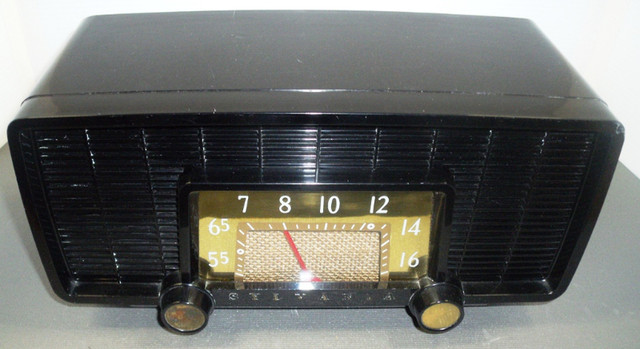 SYLVANIA TUBE RADIO MODEL 518 (USA 1955) in Arts & Collectibles in Lethbridge - Image 2