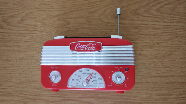 Coca-Cola Vintage Style AM/ FM radio in General Electronics in City of Toronto - Image 3