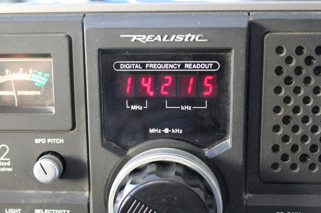 REALISTIC DX-302 AM/SSB  MULTI BAND SHORTWAVE  RECEIVER in General Electronics in Hamilton