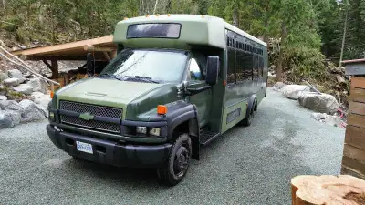 Legendary Chevrolet DuraMax C5500 6.6 turbo Diesel motor home. The best truckers engine they ever ma...