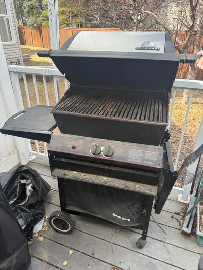 I'm selling a Broil King BBQ. It's a bit dusty and shows signs of use, but still has life in it. Per...