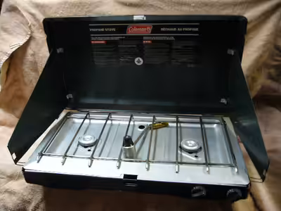 Rechaud au propane 2 ronds Coleman. Vert/argent. Tres propre.