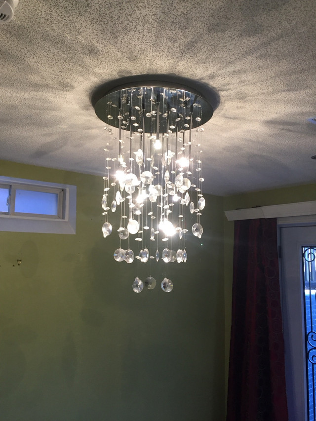 Crystal hanging light fixture in Indoor Lighting & Fans in Mississauga / Peel Region - Image 2