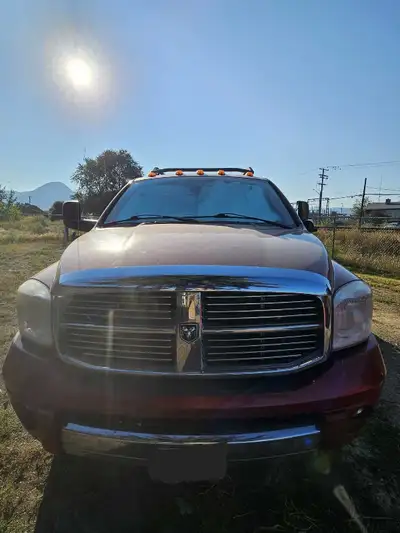 2008 laramie, 3500 Mega cab, Ram dually, 6.7L Turbo Diesel. Normal amount of rust for age. 315551 km...