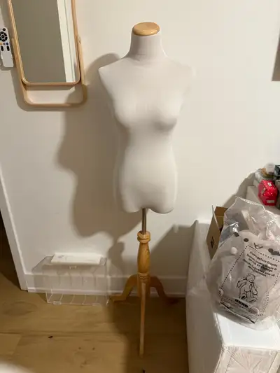 Nice quality mannequin dress form! Adjustable height from 60-67” Natural wood base Made in USA Avail...