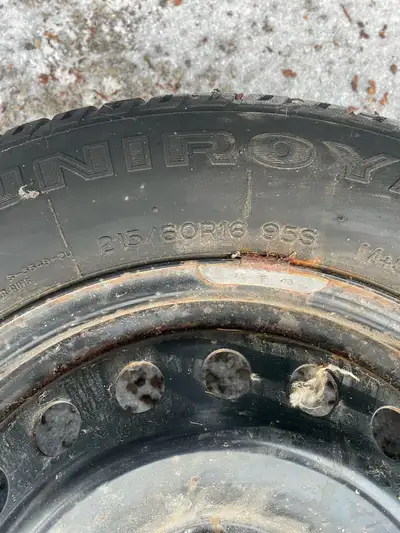 Set of 4 Winter Tires on Steel Rims – 215/60R16 Selling a set of Uniroyal Tiger Paw Ice & Snow 3 win...