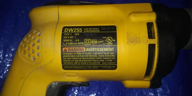 Dewalt DW255 VSR Drywall Screwdriver in Power Tools in Brantford - Image 3