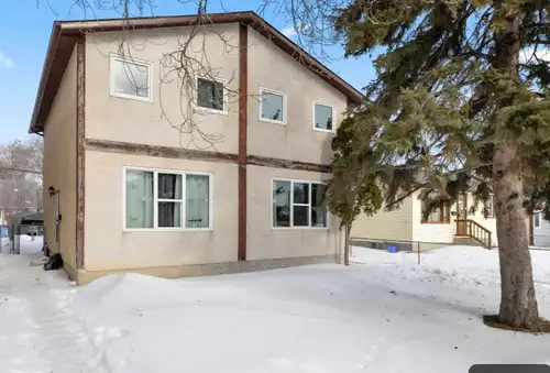 Duplex for Rent – 3 Beds, 2 Baths – Grant Park Area Updated 2-storey home. Bright living area with l...