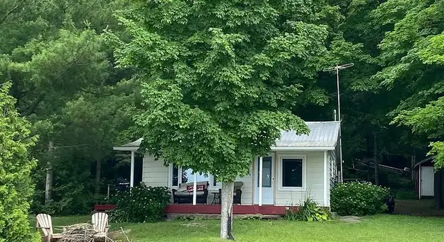 Cottage rental with the best fishing and sunsets. in Ontario in Canada - Image 2