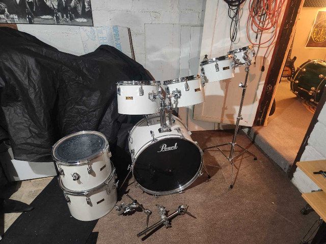 Pearl Drums 7 piece in Drums & Percussion in Hamilton