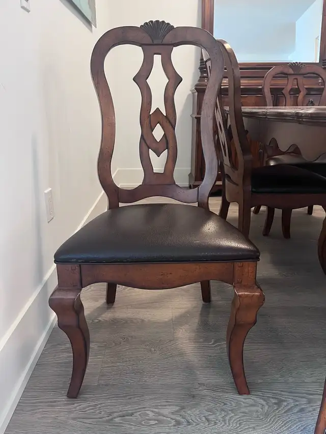 Solid Wood Dining Room Set with Matching Sideboard & Mirror in Dining Tables & Sets in Oakville / Halton Region - Image 8