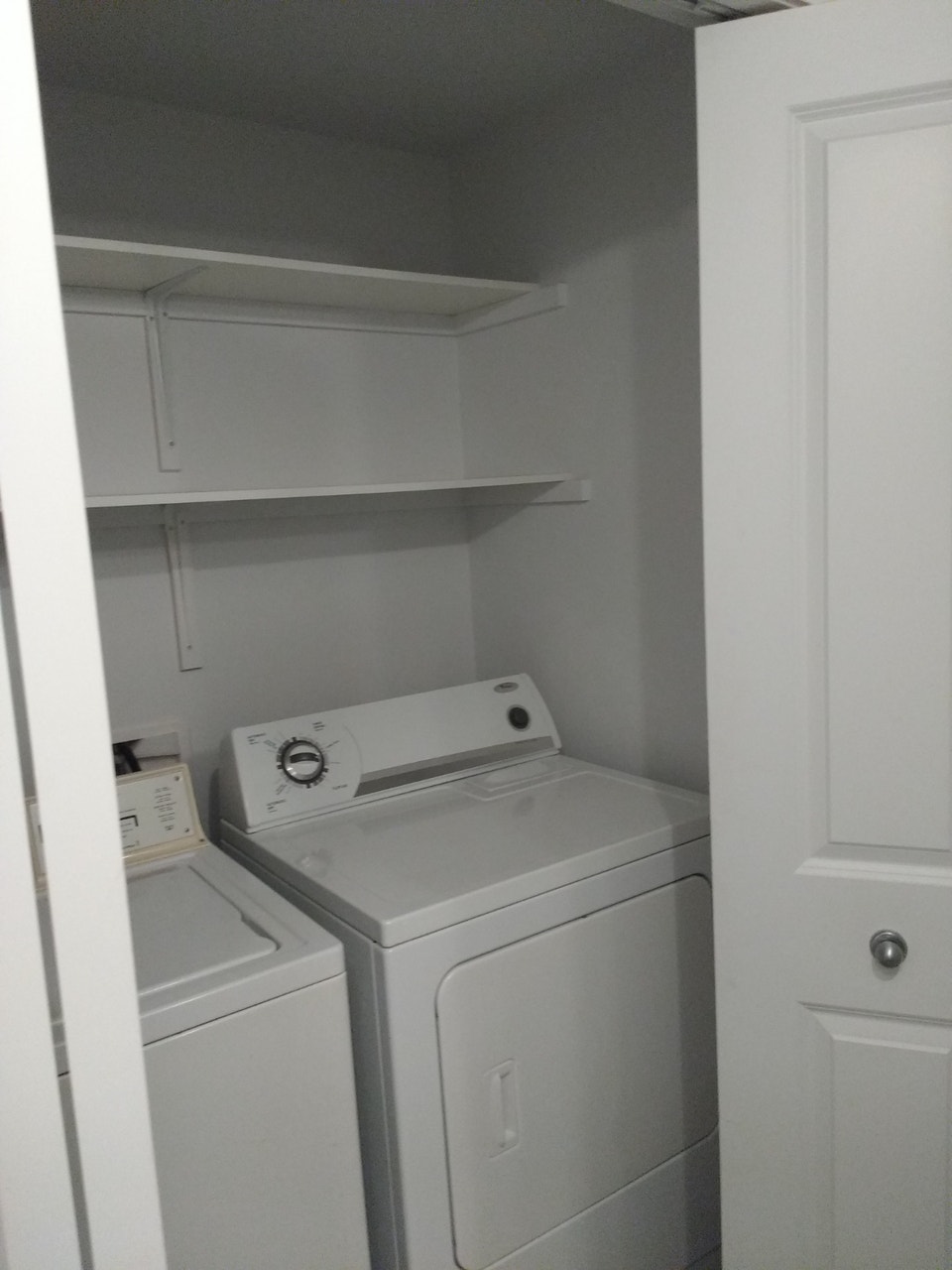 Beau 3 1/2 à louer, près de tous les services! 4