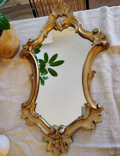 Joli miroir doré Italie 22$, View more