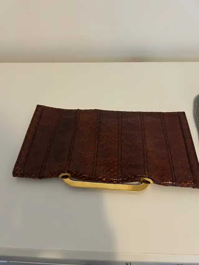 Gold tone/ grey crochet / snakeskin purses in Women's - Bags & Wallets in Barrie - Image 8