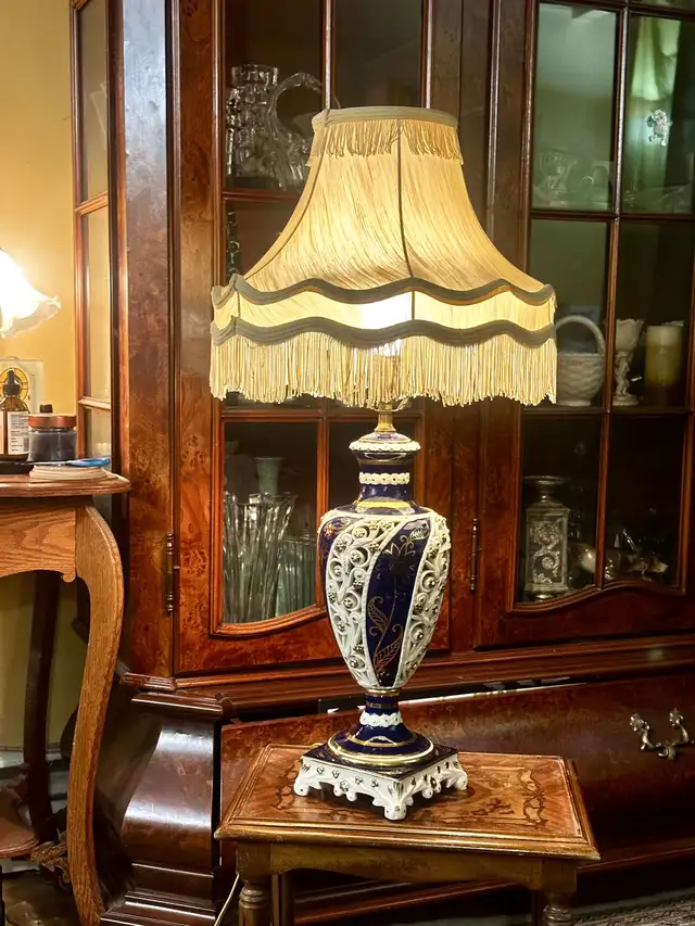 superbe lampe vintage Capodimonte collection 30"h in Indoor Lighting & Fans in City of Montréal - Image 7