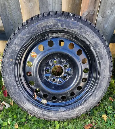 4 pneus d'hiver Bridgestone 205/50R17 - très bon état4 pneus d'hiver Bridgestone 205/50R17 - très bo...
