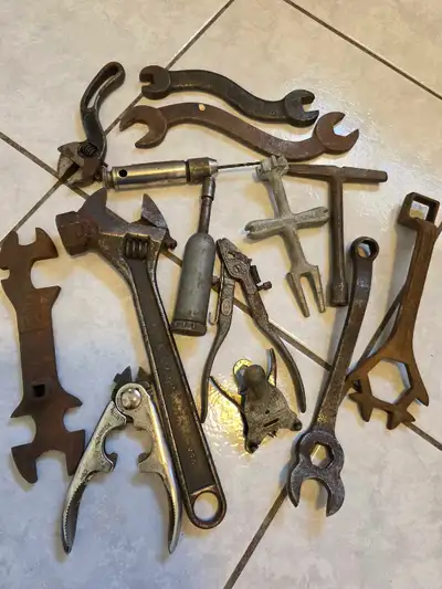 Vintage name brand tools. $10-$20 each or $80 for everything. Not accepting offers.