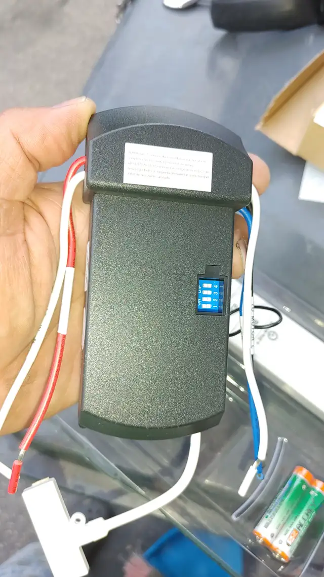 Hampton Bay Universal Smart Wi-Fi 4-Speed Ceiling Fan Remote in Indoor Lighting & Fans in Mississauga / Peel Region - Image 4