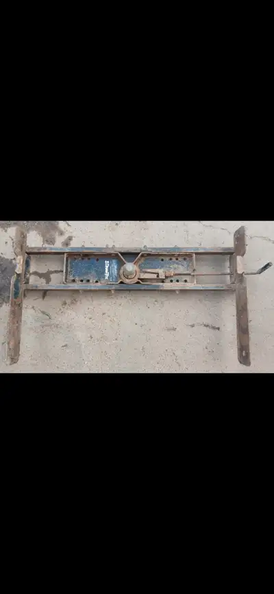 Draw Tite gooseneck hidden hitch. Off a 94 F250, but could easily be modified to fit other trucks. G...
