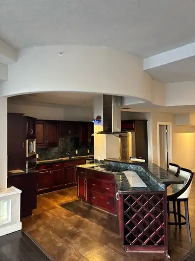 FREE DECEMBER ***Downtown condo for rent . 2000sq ft, 2 parking underground, 2 bedroom plus den. 105...