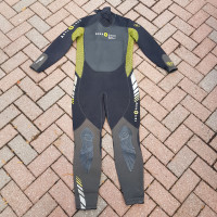 New AQUA LUNG Wet Suit 
SIZE XL
Excellent new condition 
$135
